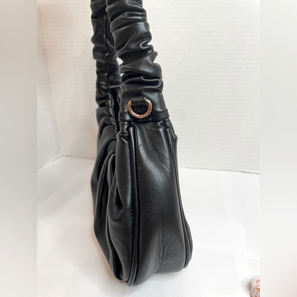 Urban Expressions- Ruched Black Handbag - Picture 8 of 8